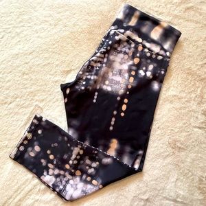 KOS USA Abstract Cityscape Capri Legging, Sz S